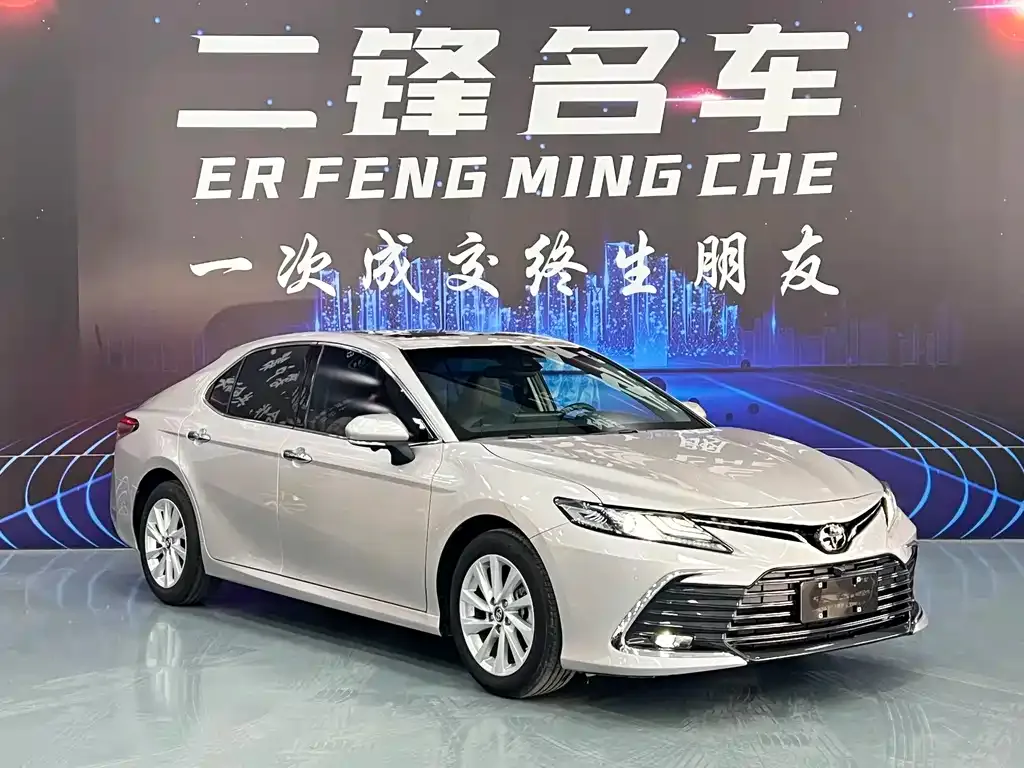 Toyota Camry — фото 5