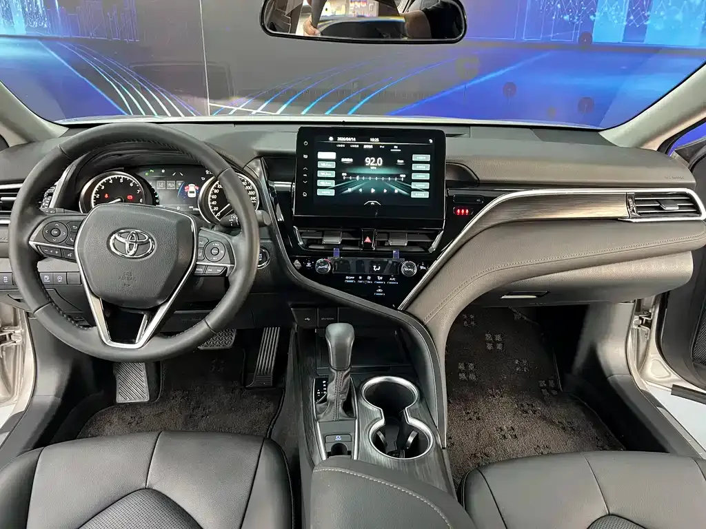 Toyota Camry — фото 9