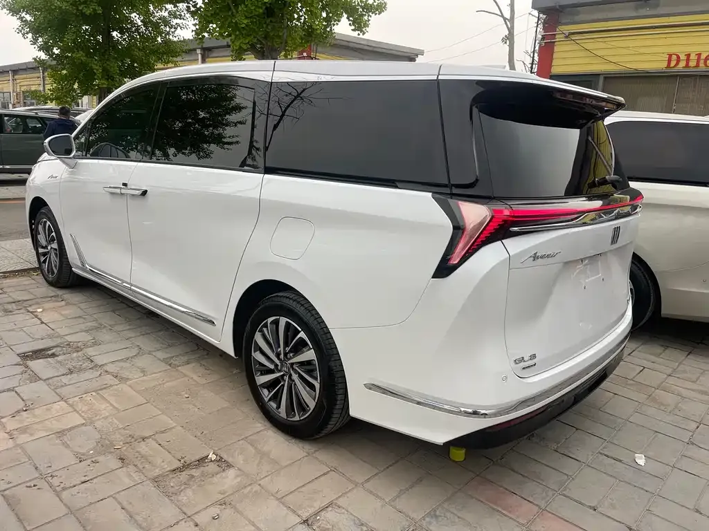 Buick GL8 Hybrid — фото 10