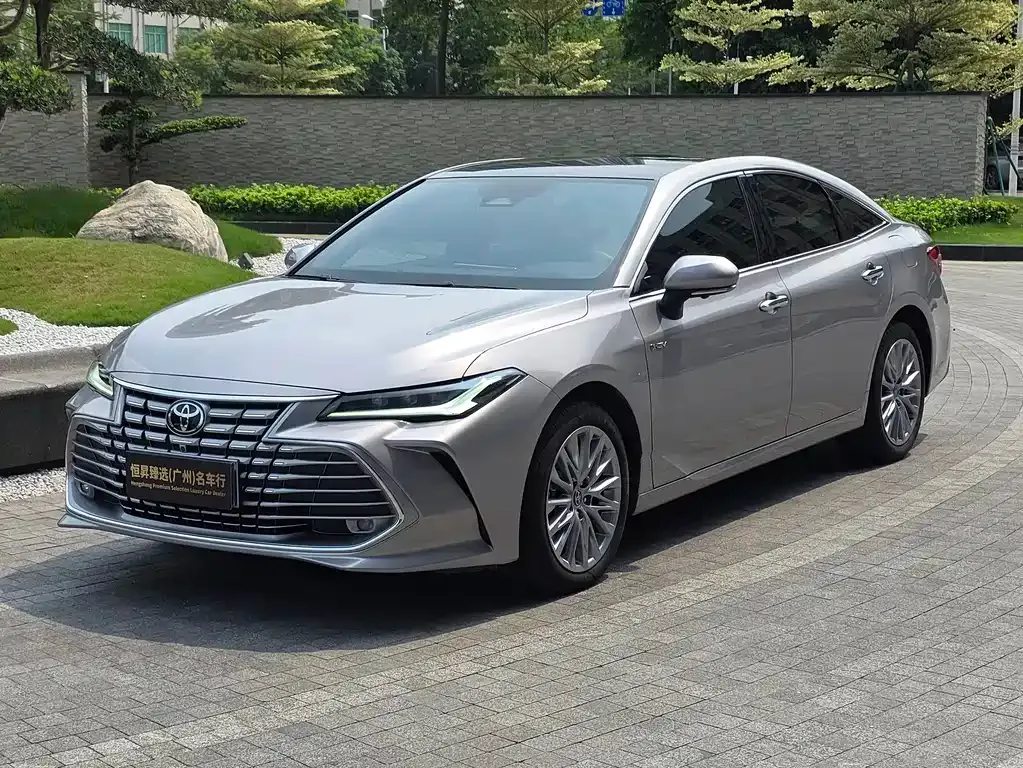 Toyota Avalon — фото 1