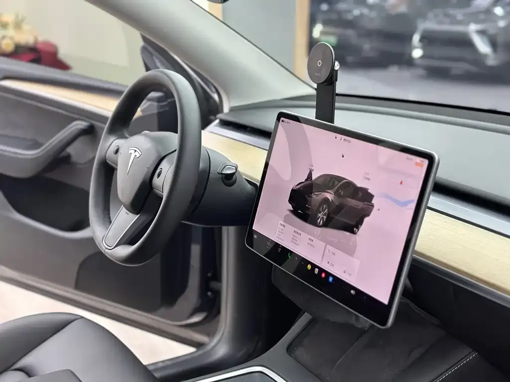 Tesla Model Y — фото 4