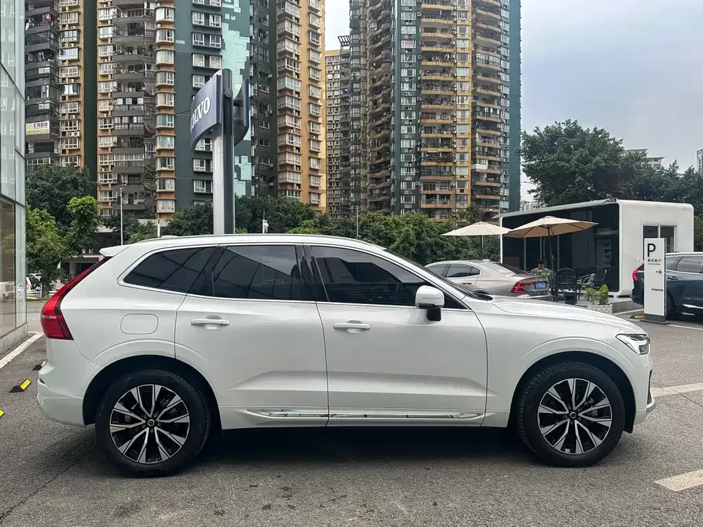 Volvo XC60 — фото 9