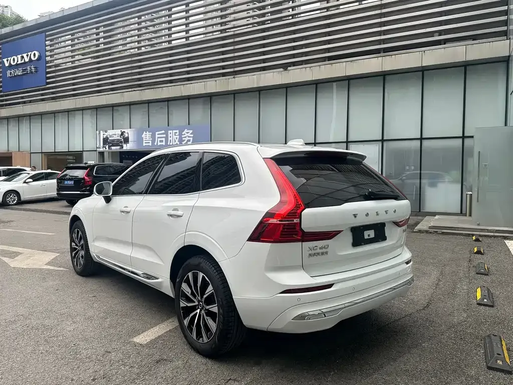 Volvo XC60 — фото 10