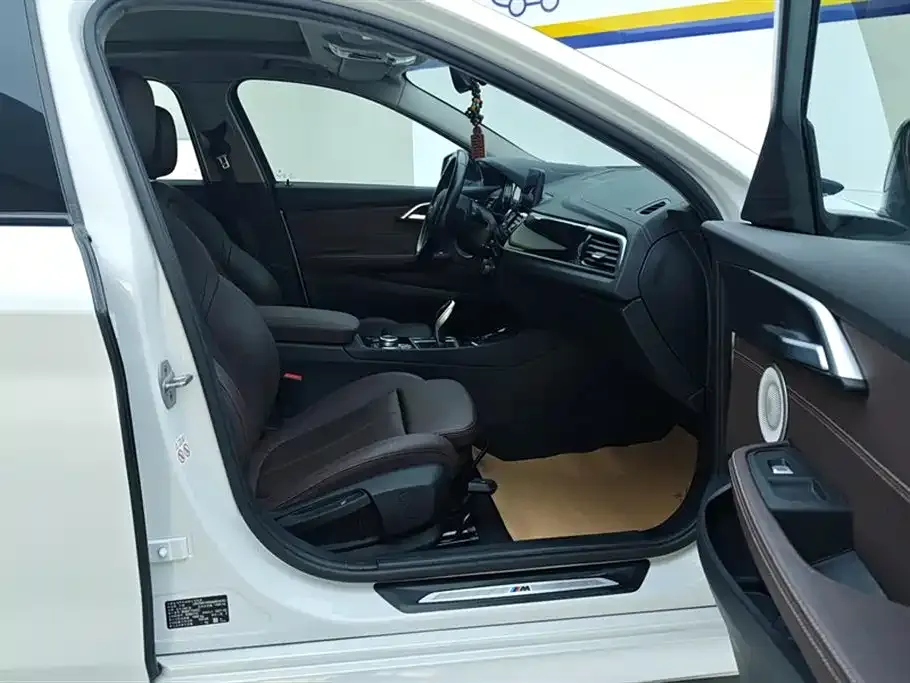 BMW 1 Series 2021 из CN, фото 10