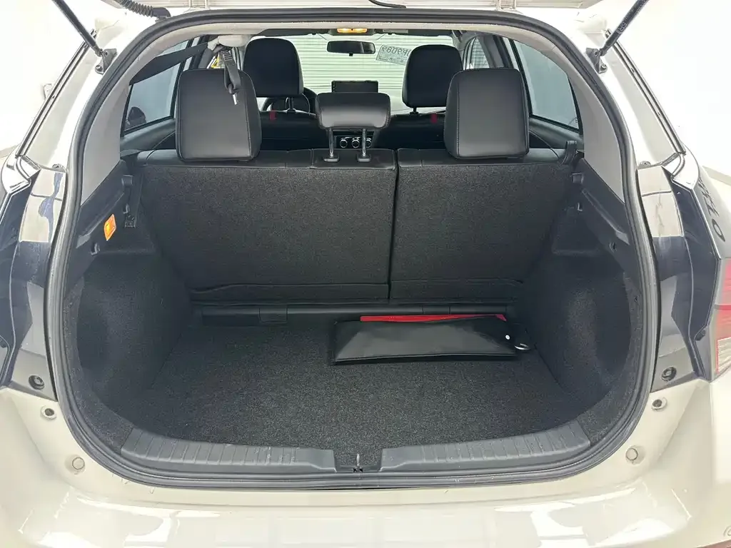 Toyota Yaris L — фото 5