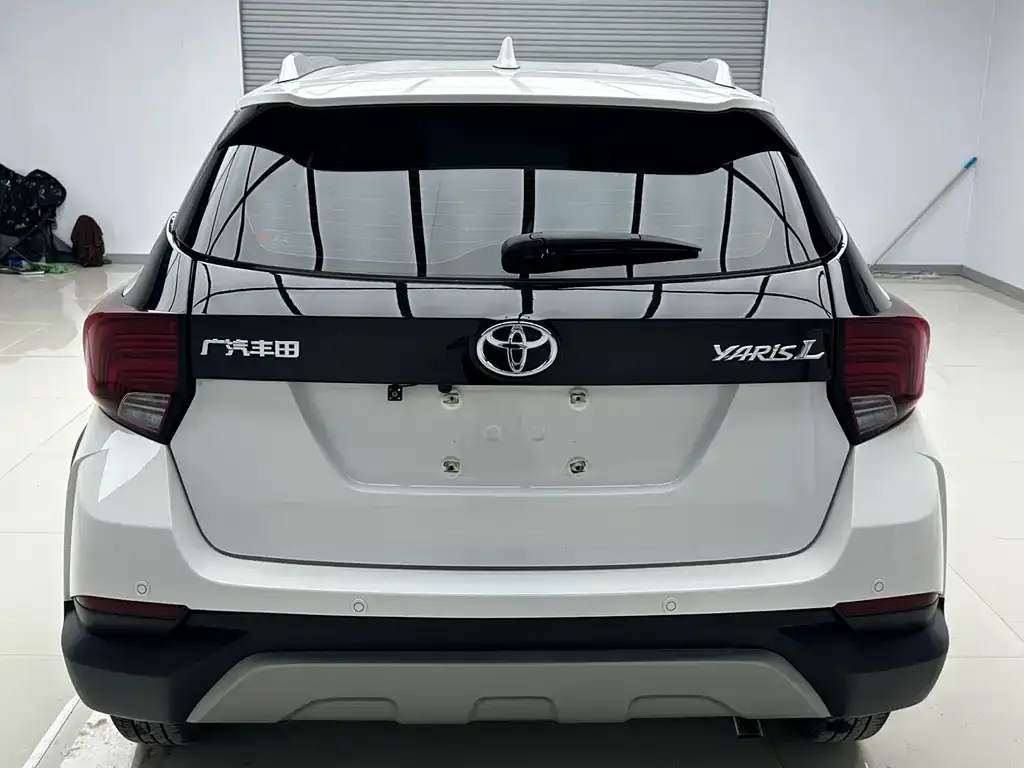 Toyota Yaris L — фото 4