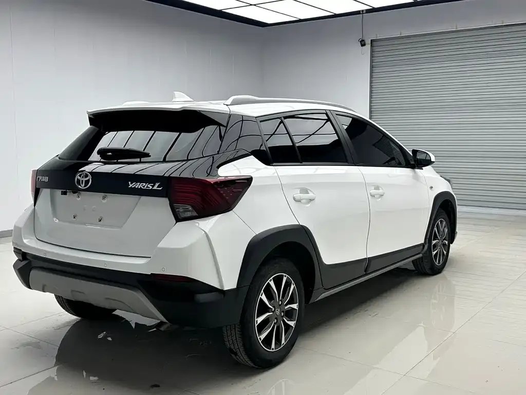 Toyota Yaris L — фото 7