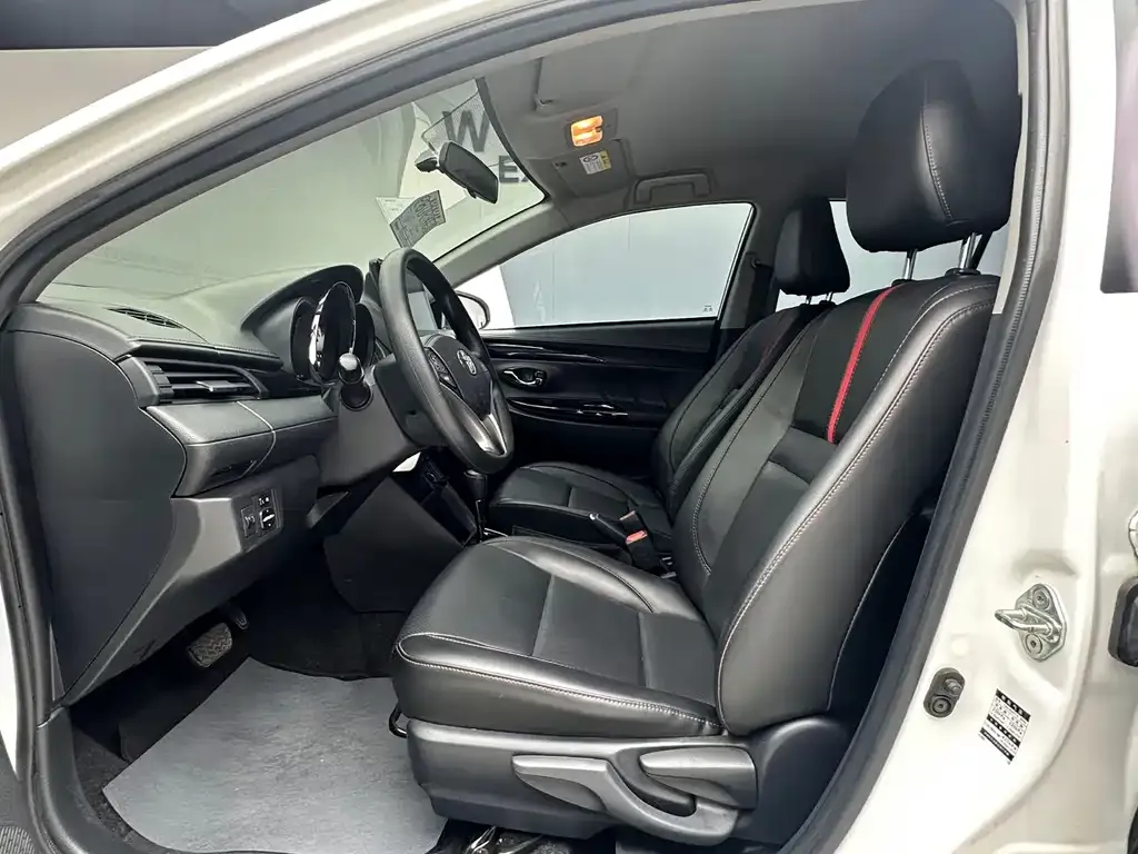 Toyota Yaris L — фото 8