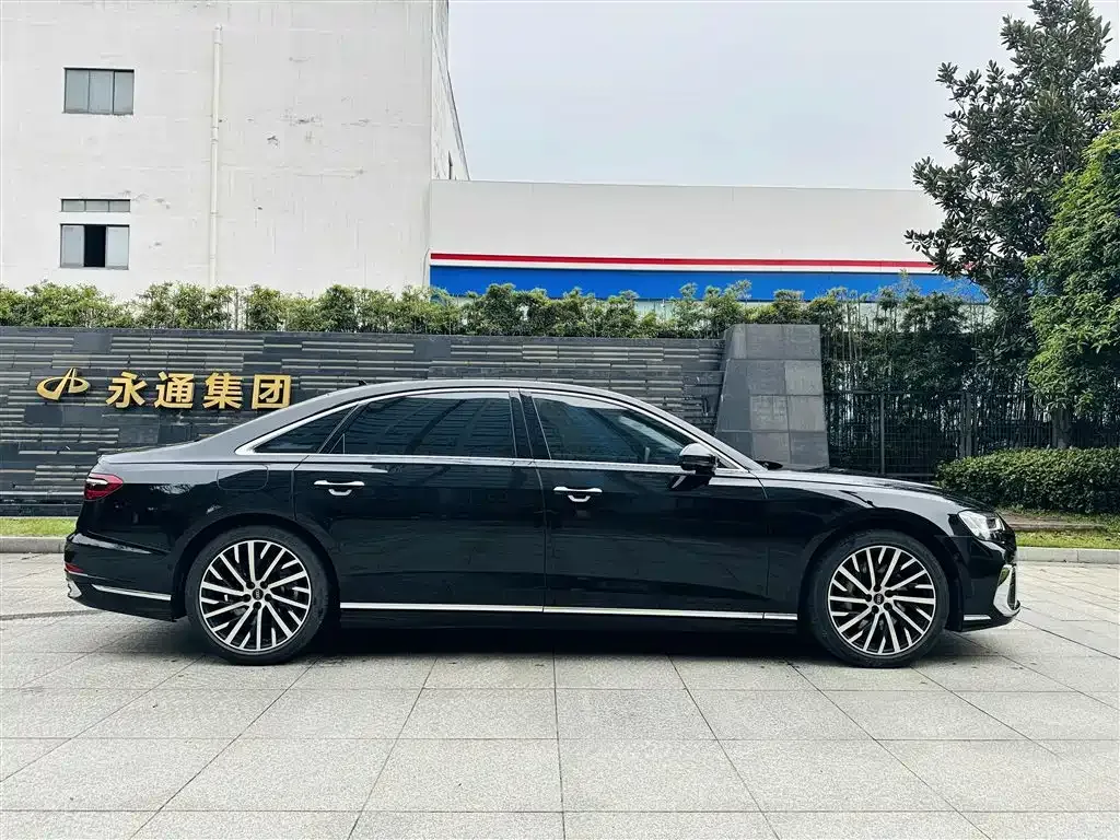 Audi A8 — фото 9