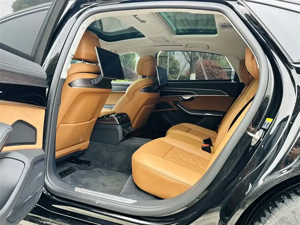 Audi A8 — фото 4