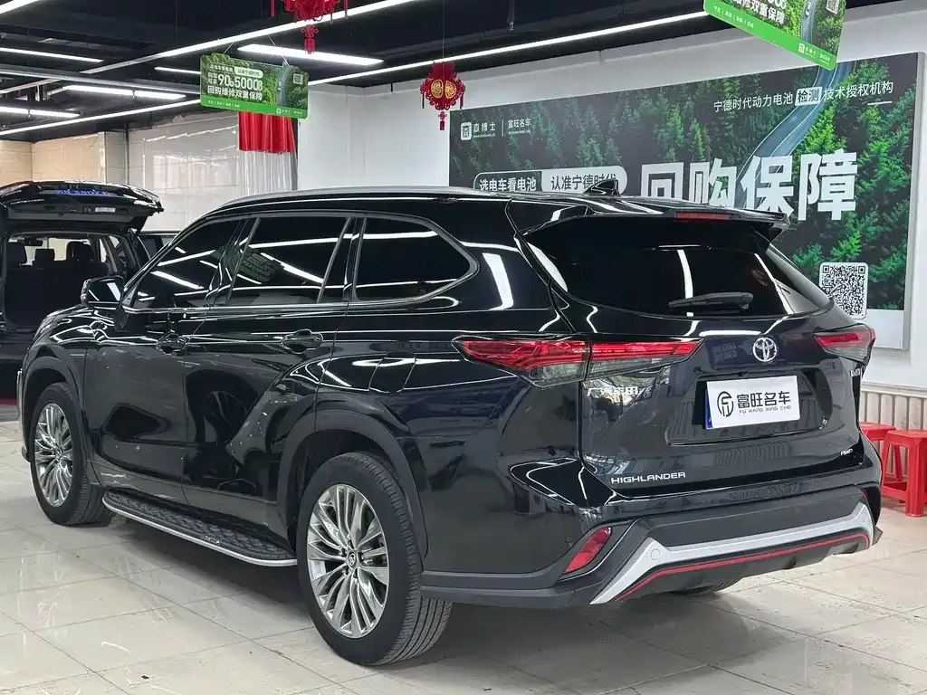 Toyota Highlander — фото 10