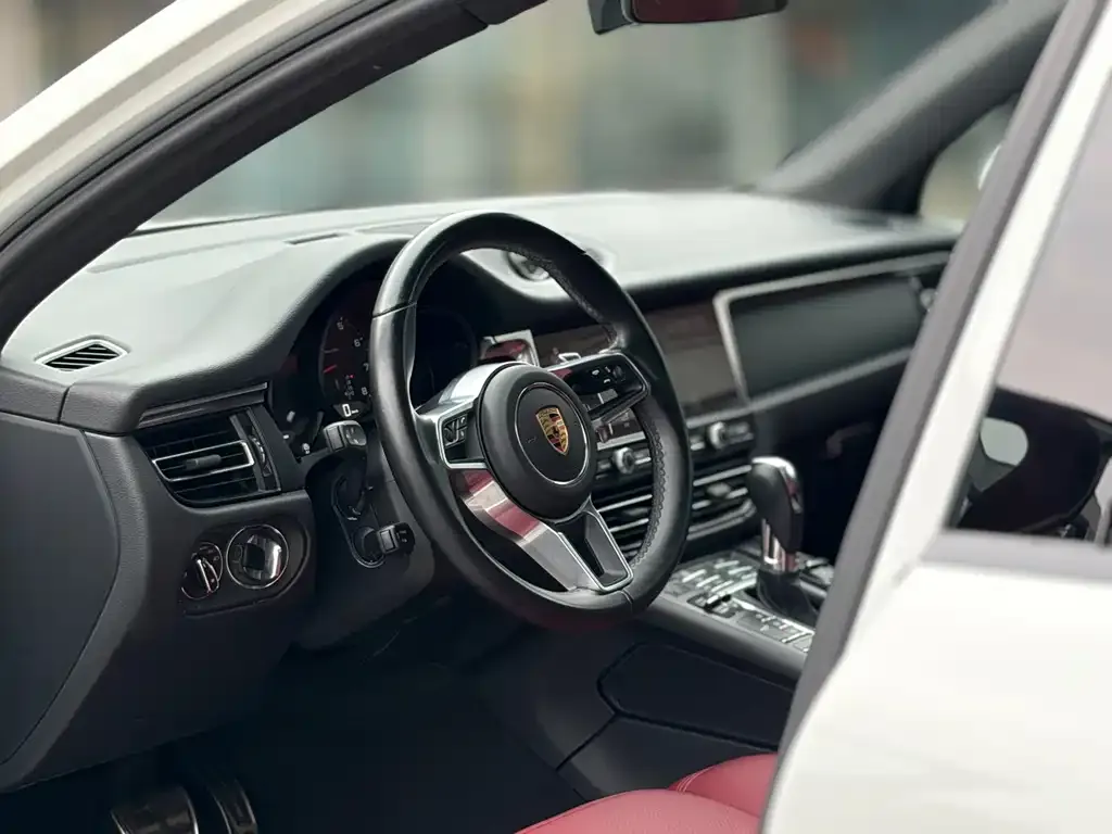 Porsche Macan — фото 10