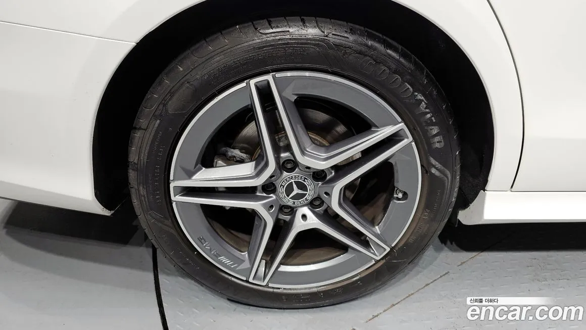 Mercedes-Benz E-Class 2023 из KR, фото 2