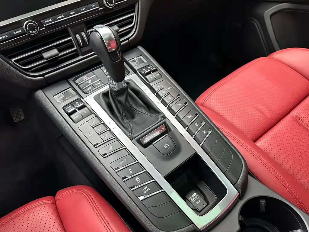 Porsche Macan — фото 8