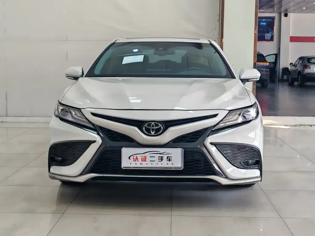 Toyota Camry — фото 10