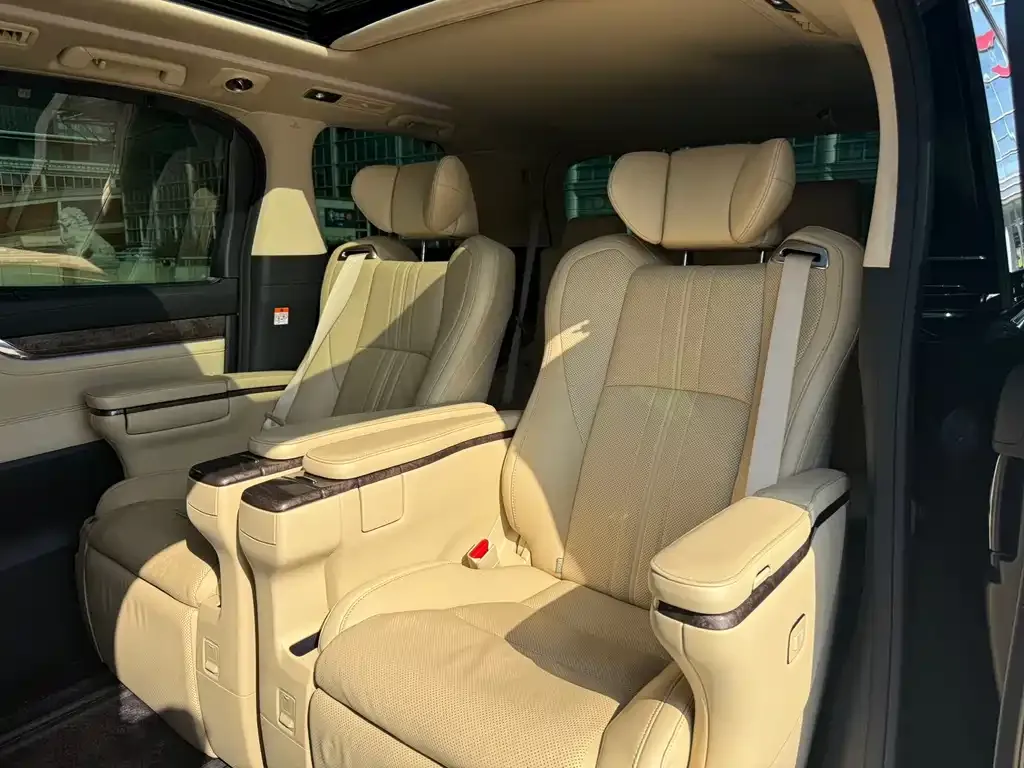 Toyota Vellfire 2023 из CN, фото 8