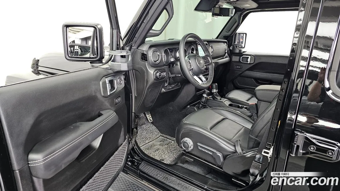 Jeep Wrangler — фото 10