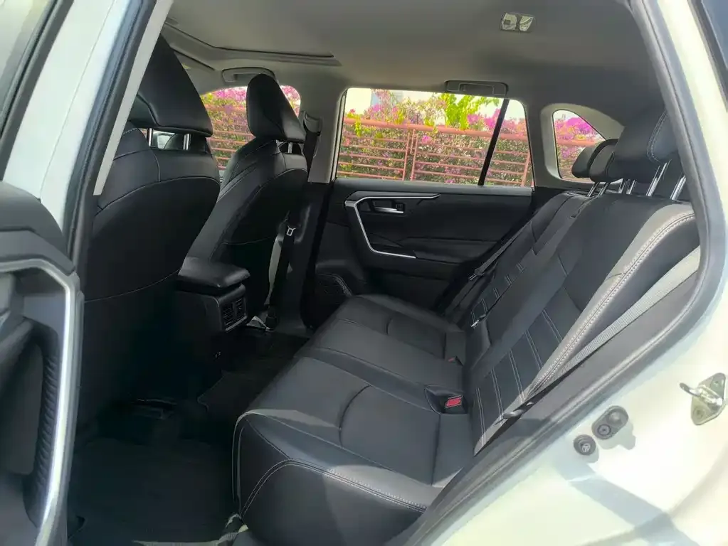 Toyota Wildlander — фото 10