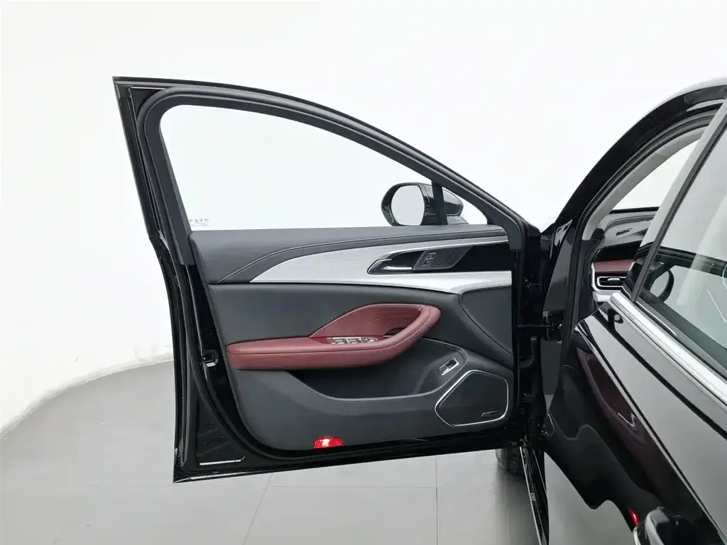 Hongqi H5 — фото 2