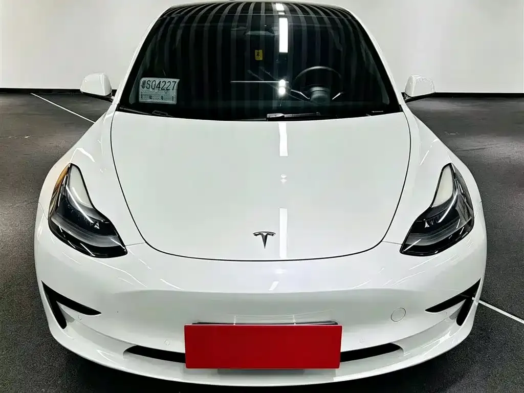Tesla Model 3 — фото 4