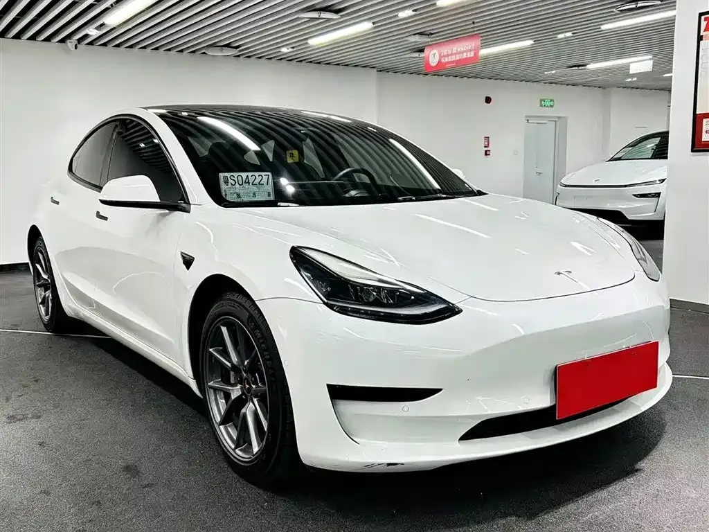 Tesla Model 3 — фото 7