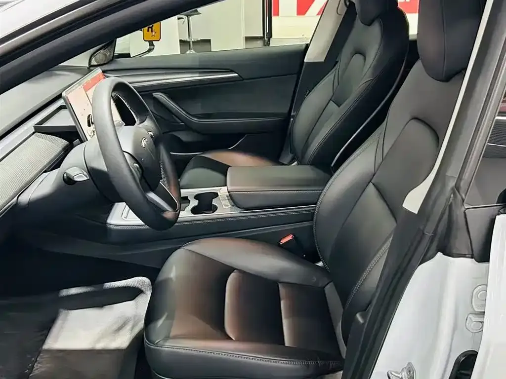 Tesla Model 3 — фото 3
