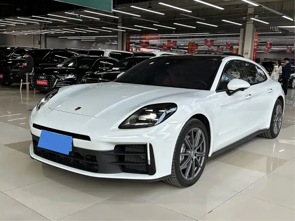 Porsche Panamera — фото 1