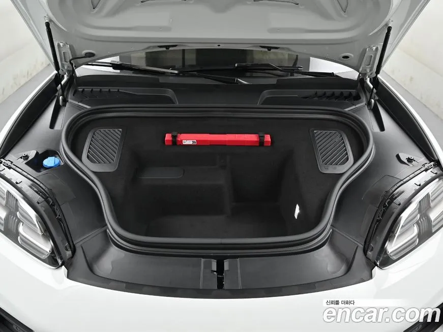 Porsche Macan 2025 из KR, фото 2