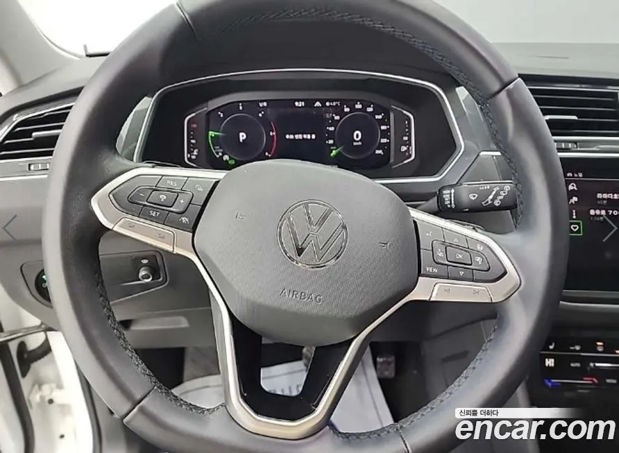 Volkswagen Tiguan — фото 9