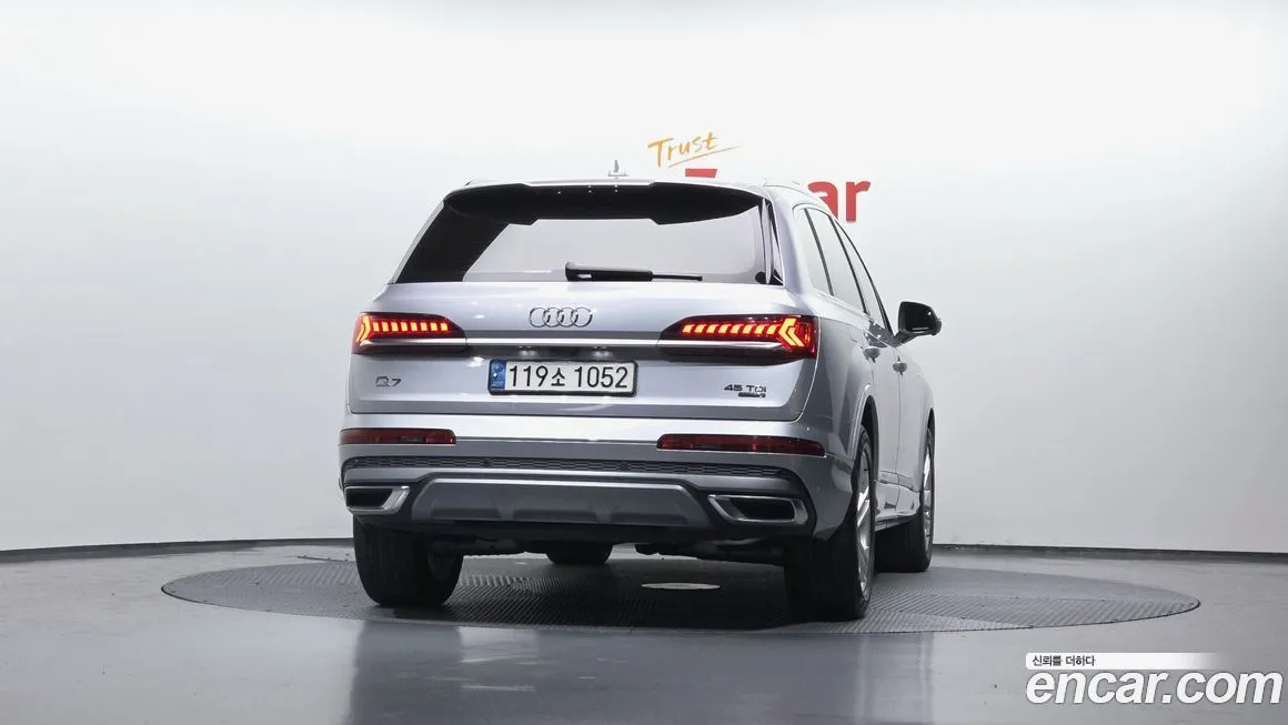 Audi Q7 2021 из KR, фото 4