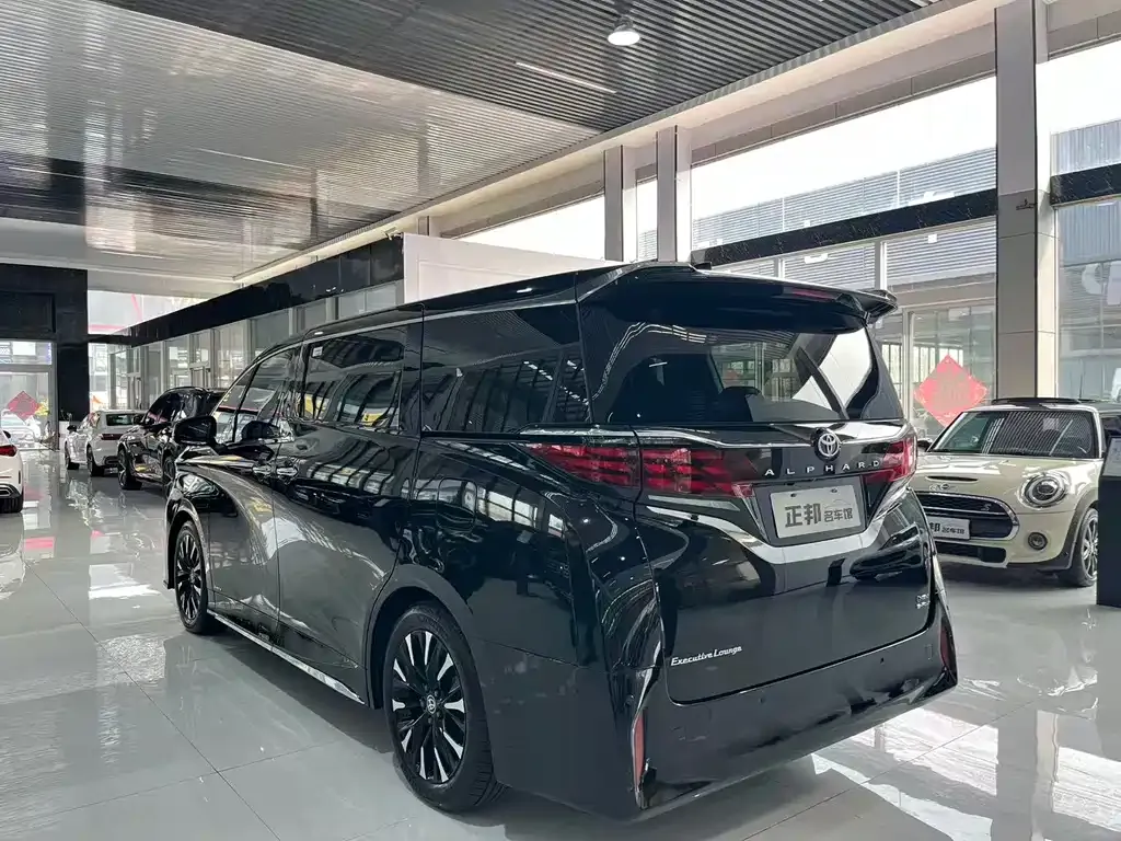 Toyota Alphard — фото 5