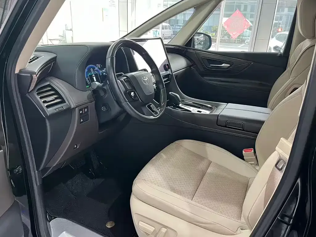 Toyota Alphard — фото 7