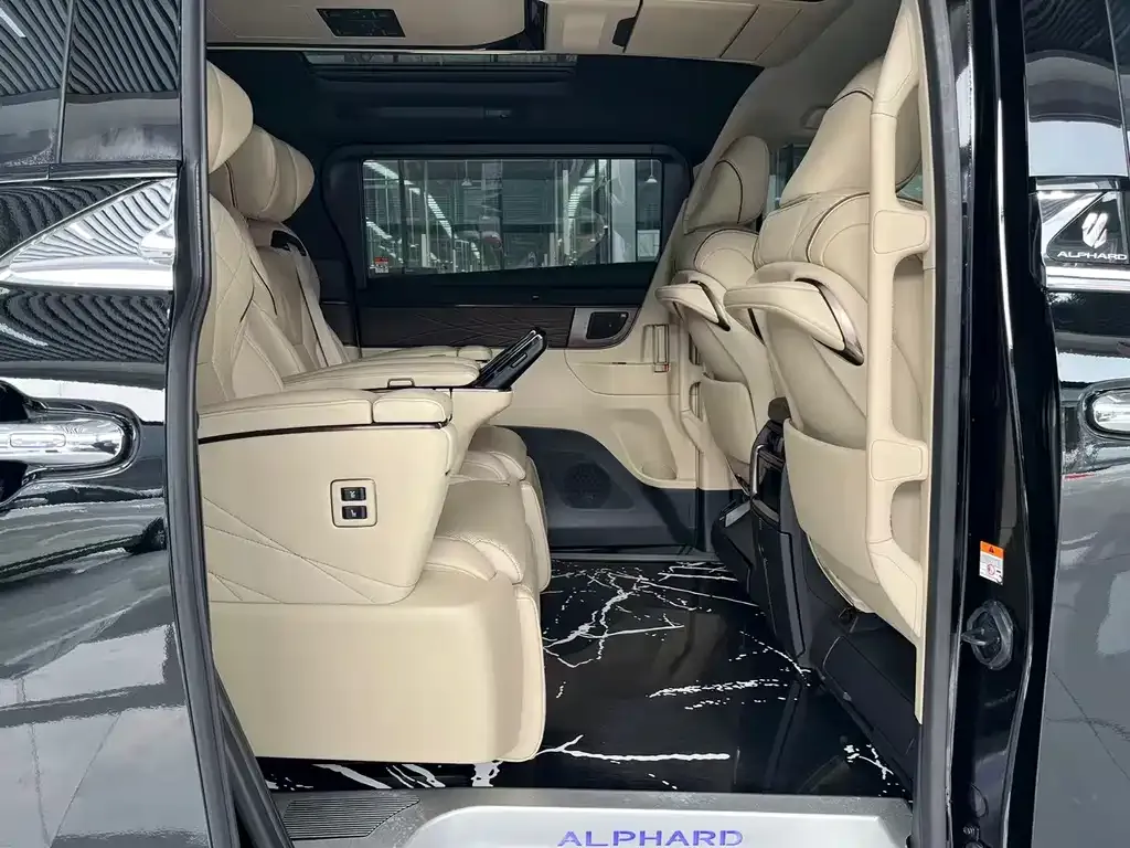 Toyota Alphard — фото 6