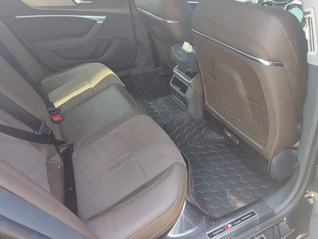 Audi A7L 2024 из CN, фото 10