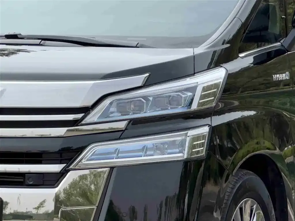 Toyota Vellfire — фото 2