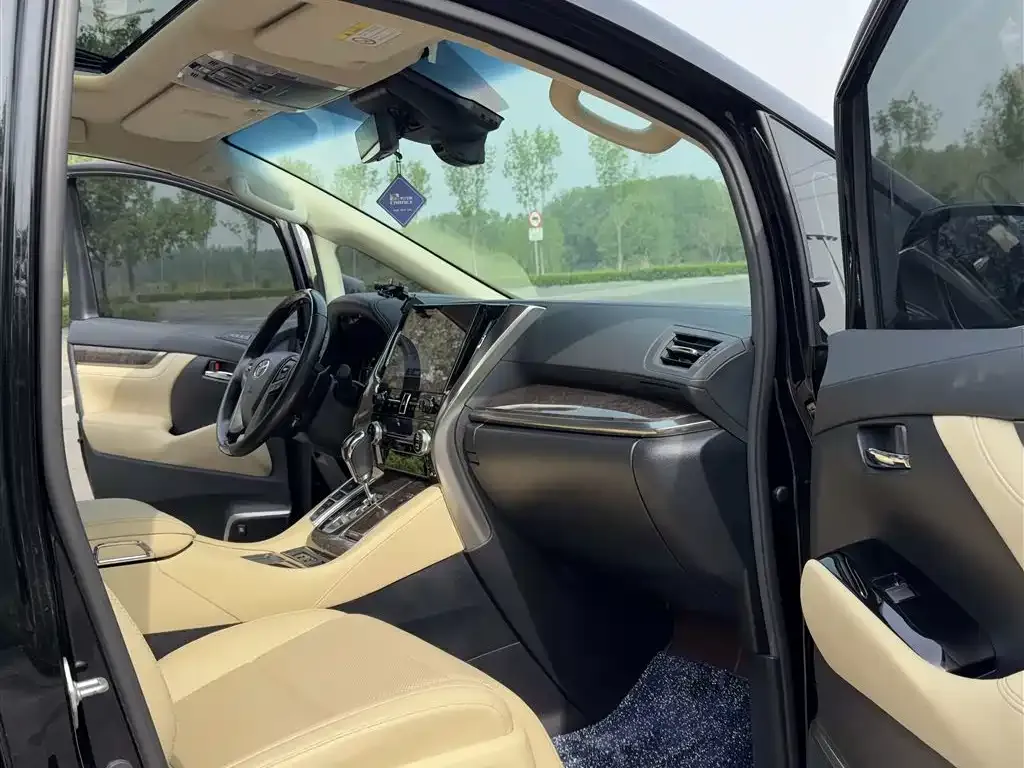 Toyota Vellfire — фото 3