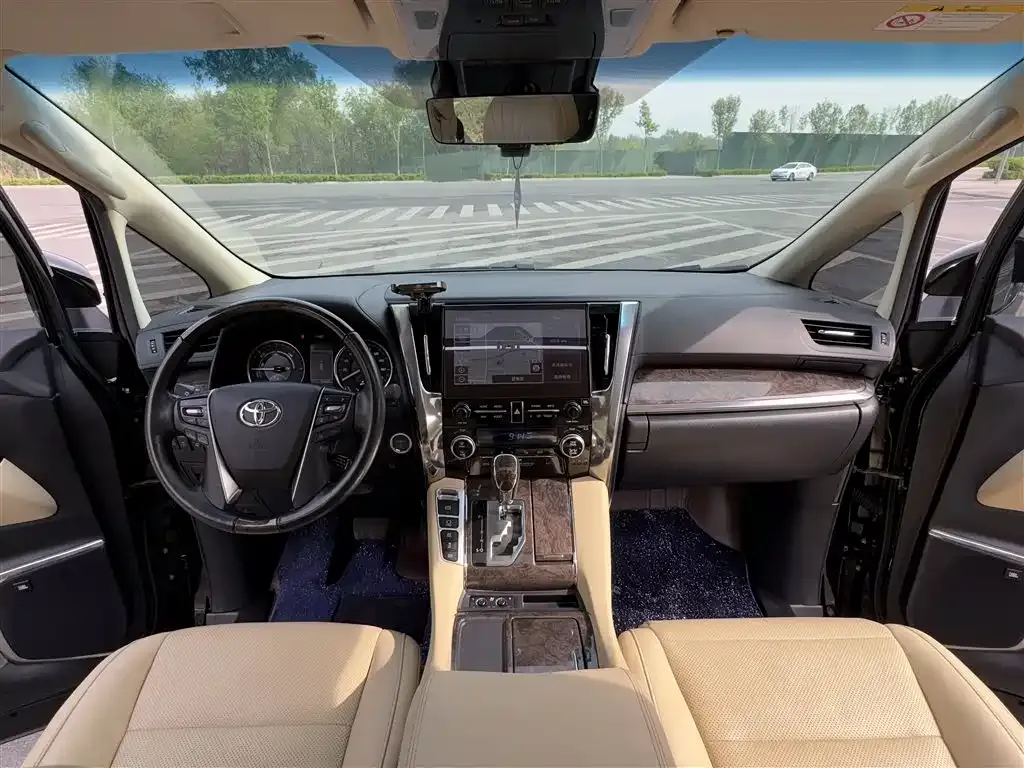Toyota Vellfire — фото 10