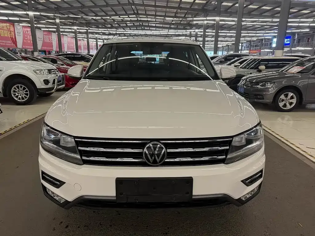 Volkswagen Tiguan L — фото 5