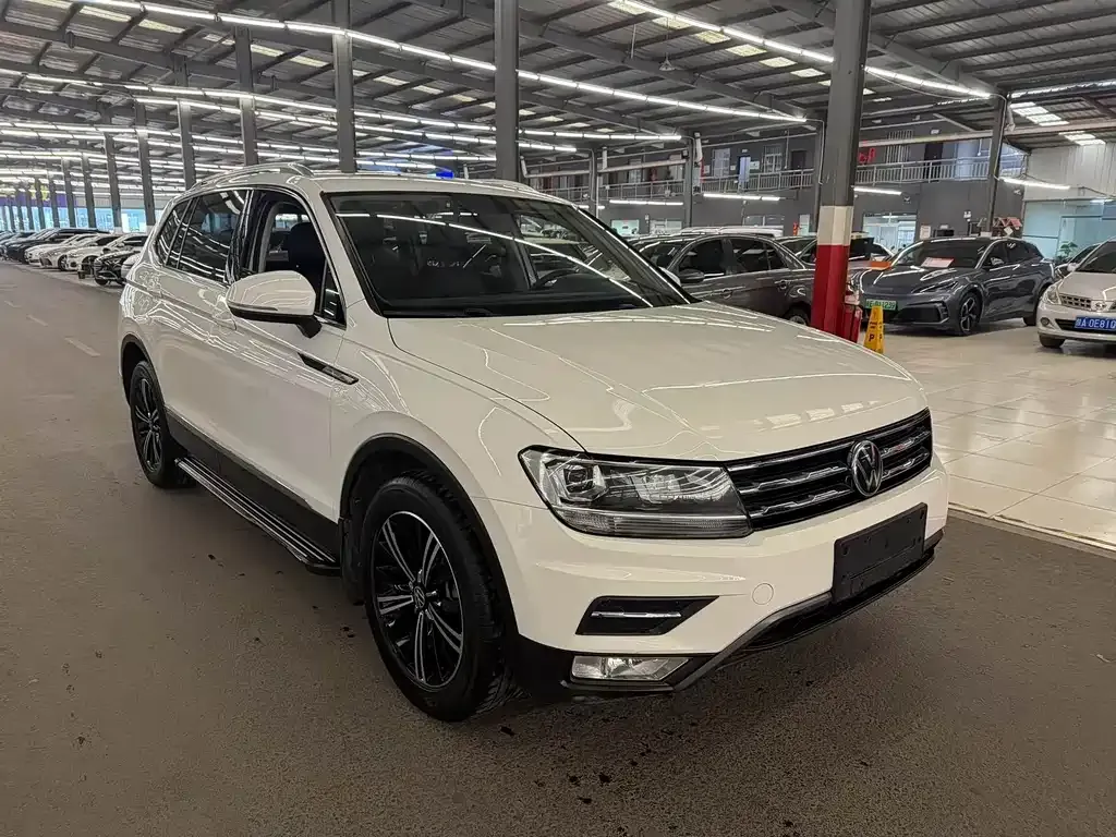 Volkswagen Tiguan L — фото 9
