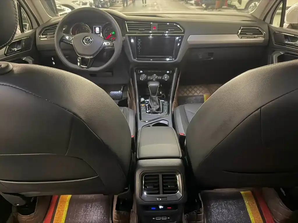 Volkswagen Tiguan L — фото 2