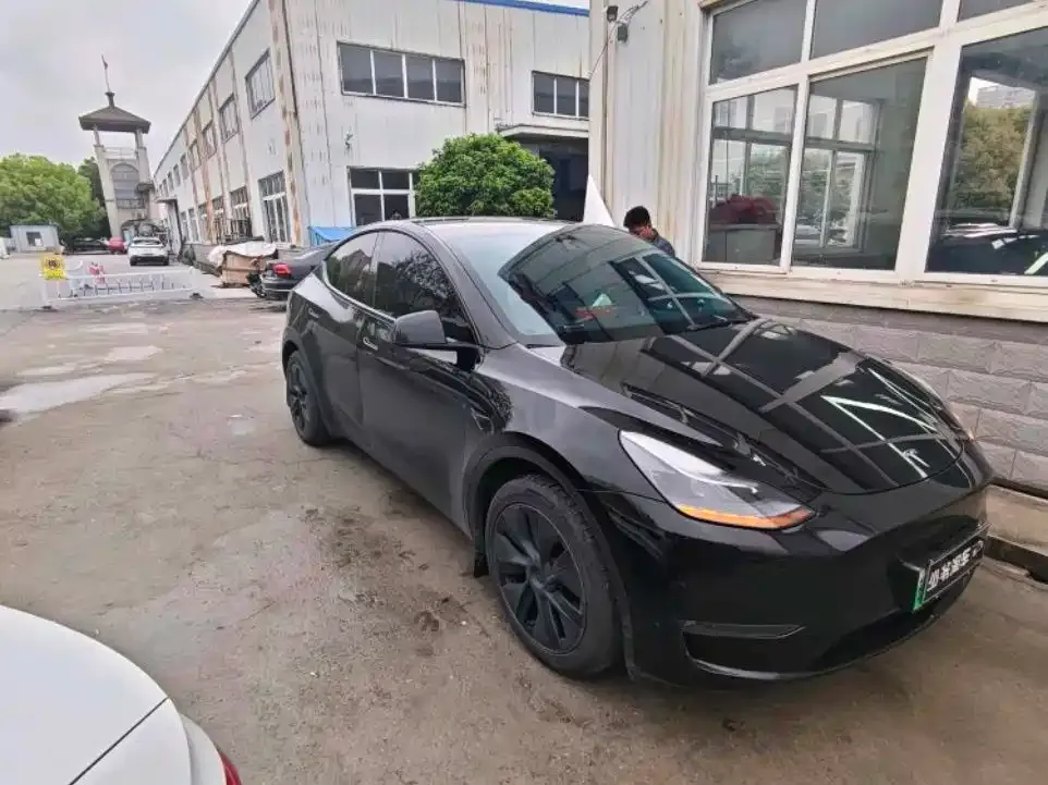 Tesla Model Y — фото 6