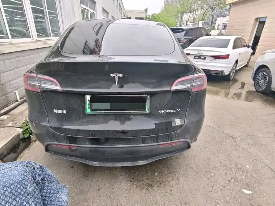 Tesla Model Y — фото 7