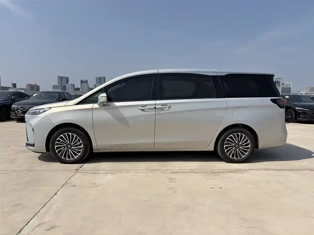 Buick GL8 Hybrid 2025 из CN, фото 3