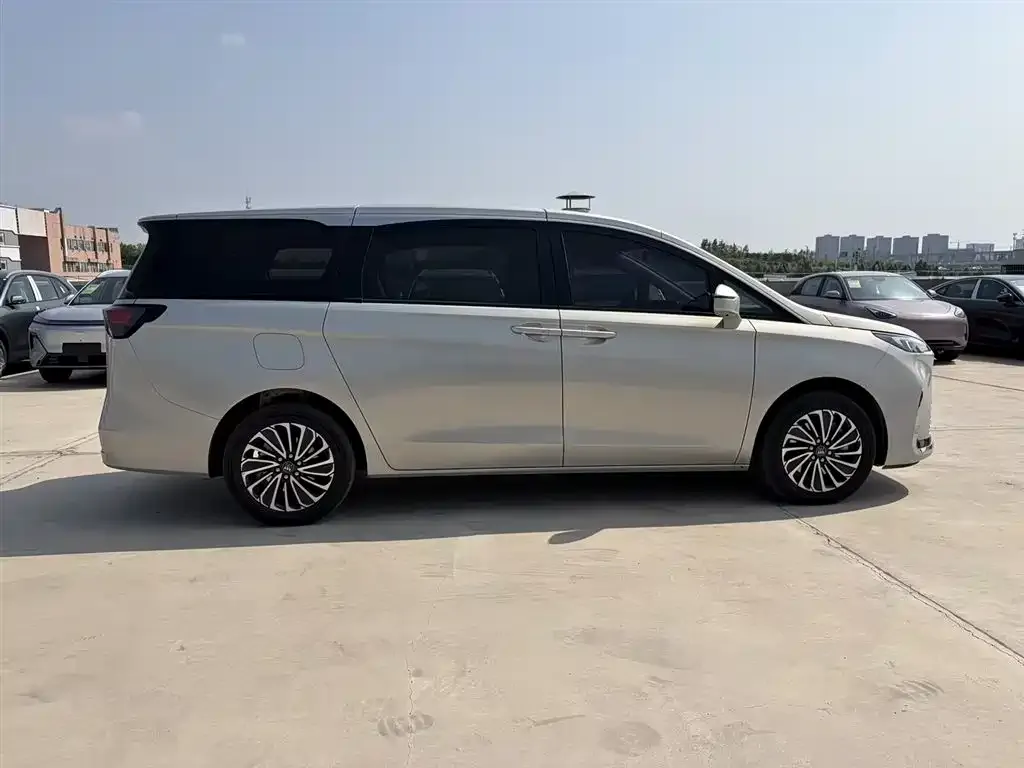 Buick GL8 Hybrid 2025 из CN, фото 2