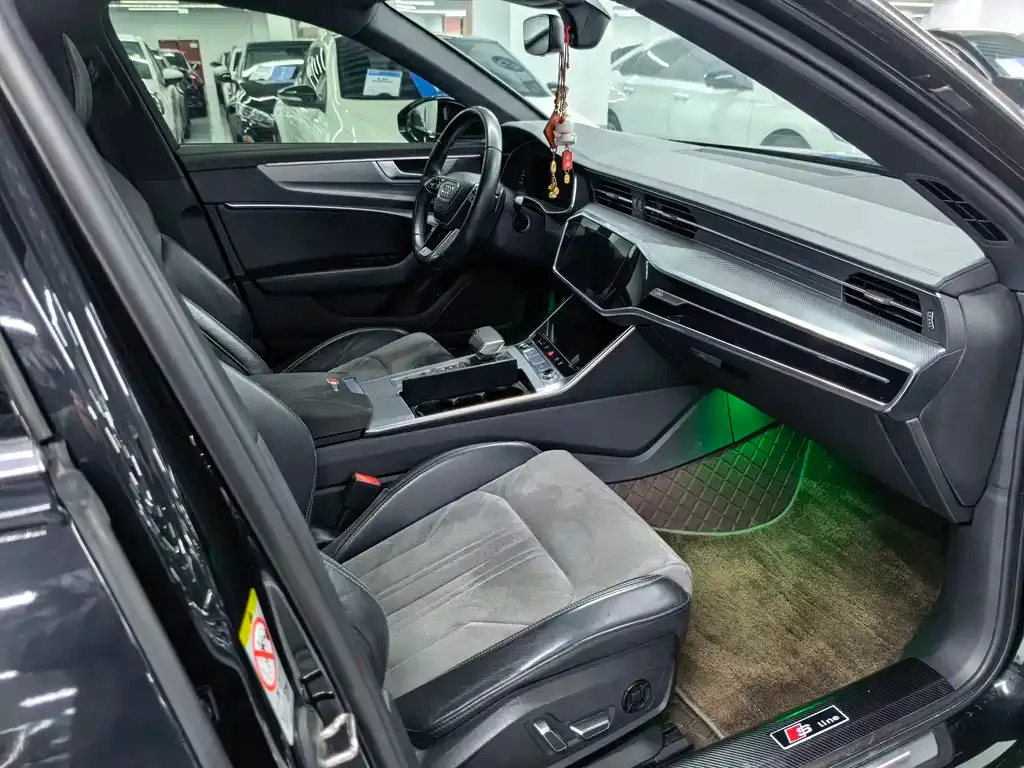 Audi A6L 2021 из CN, фото 6