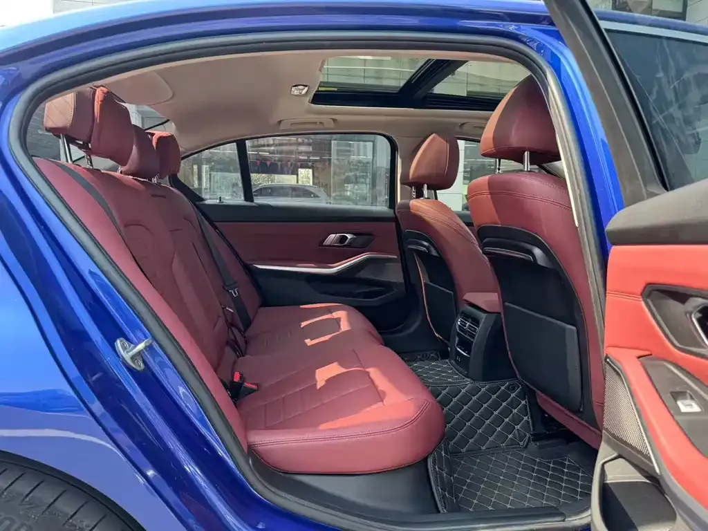 BMW 3 Series 2021 из CN, фото 2