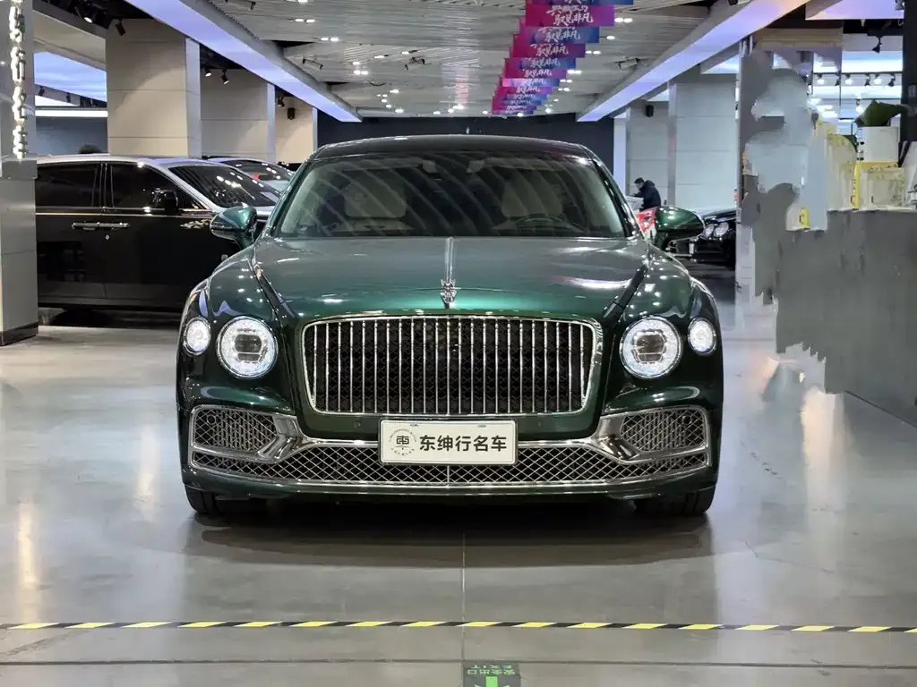 Bentley Flying Spur — фото 3
