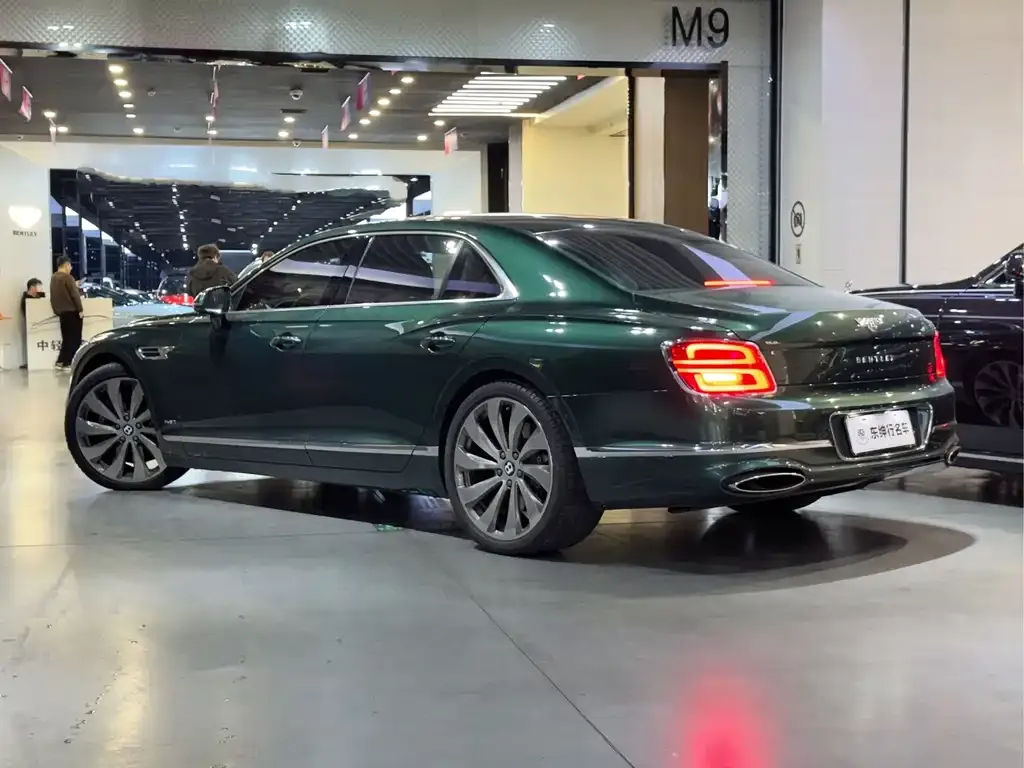 Bentley Flying Spur — фото 10