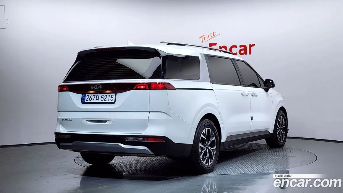 Kia Carnival — фото 5