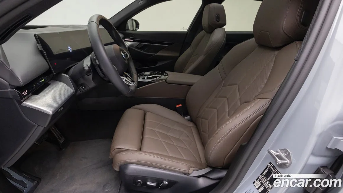 BMW 5-Series 2024 из KR, фото 4